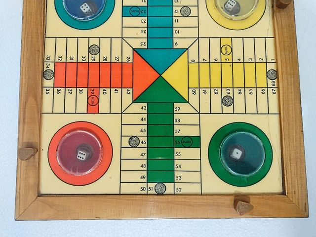 JUGUETE ANTIGUO PARCHIS MECÁNICO