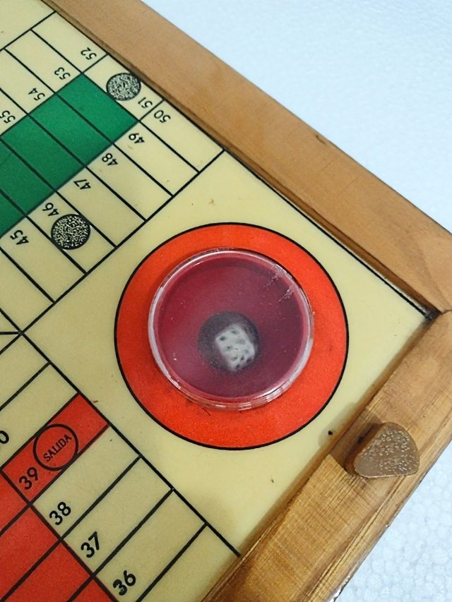 JUGUETE ANTIGUO PARCHIS MECÁNICO