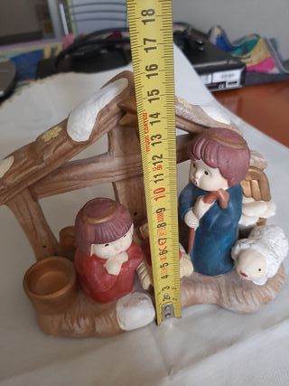 Presepe da tavolo in ceramica colorata