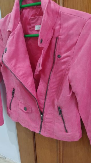 Chaqueta rosa piel serrada (talla 8)