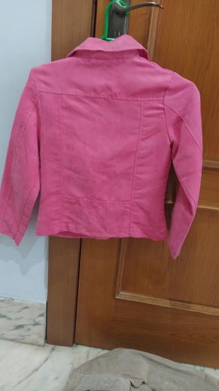 Chaqueta rosa piel serrada (talla 8)