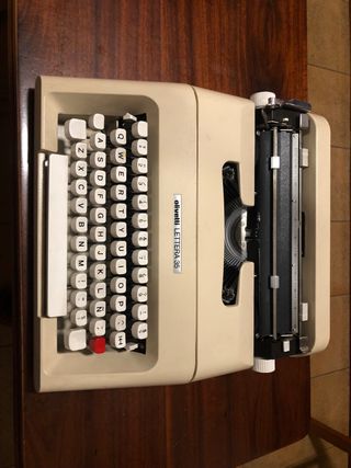 Maquina de escribir Olivetti lettera 35