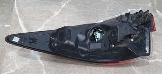 VENDO PILOTO TRASERO IZQUIERDO LEXUS RX