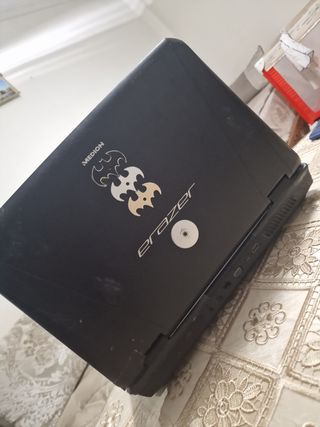 Portátil Gemer Medio Erazer X7815 