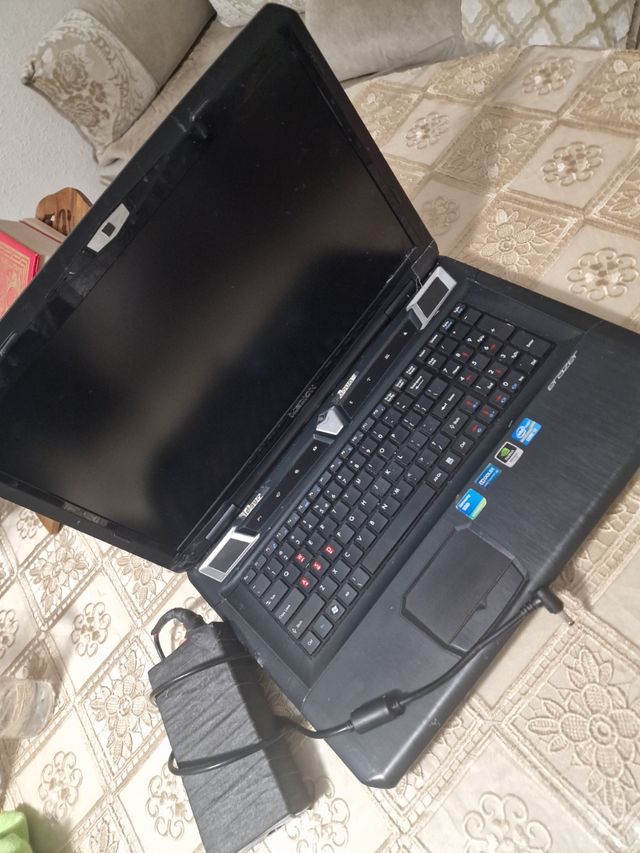 Portátil Gemer Medio Erazer X7815