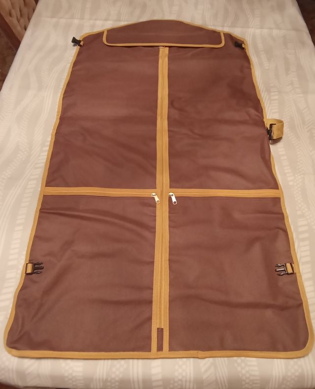 Porta trajes y neceser