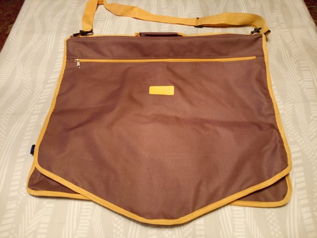 Porta trajes y neceser