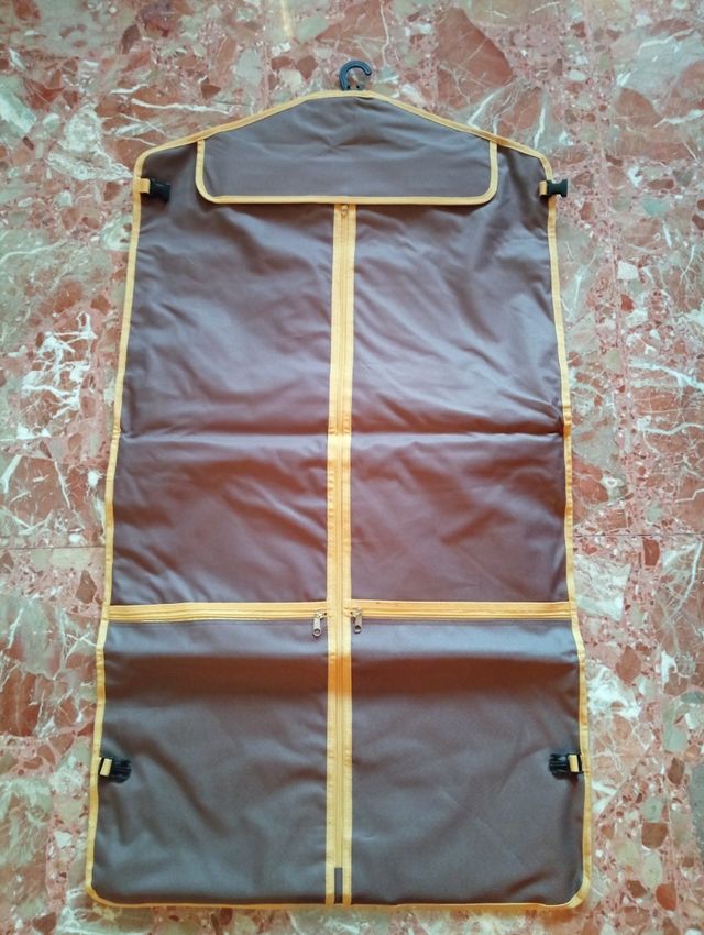 Porta trajes y neceser