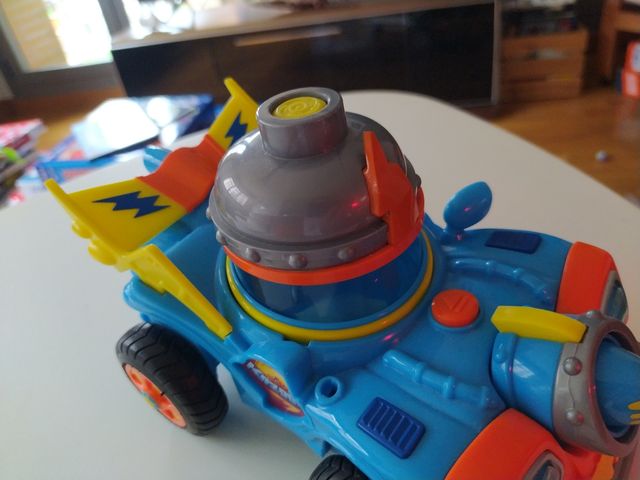Superthings: kazoom Racer. coche