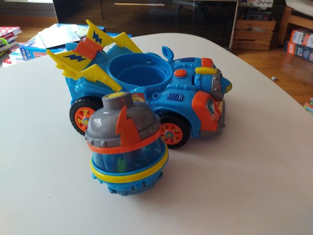 Superthings: kazoom Racer. coche