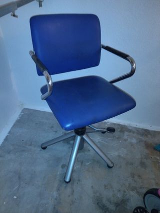 Sillas con hidráulico funcionando perfectamente. 