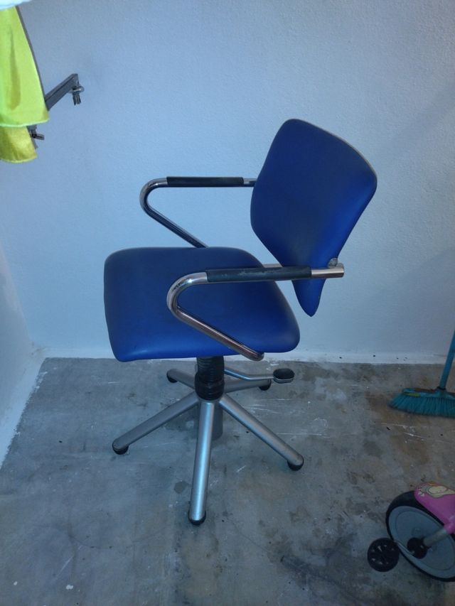 Sillas con hidráulico funcionando perfectamente.