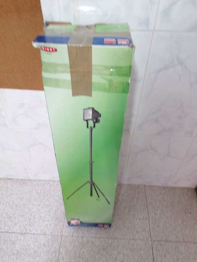 Foco con patas para patio o jardín