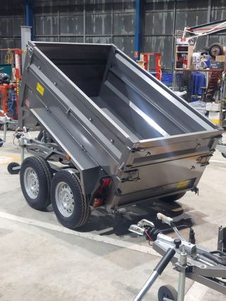 remolque basculante manual