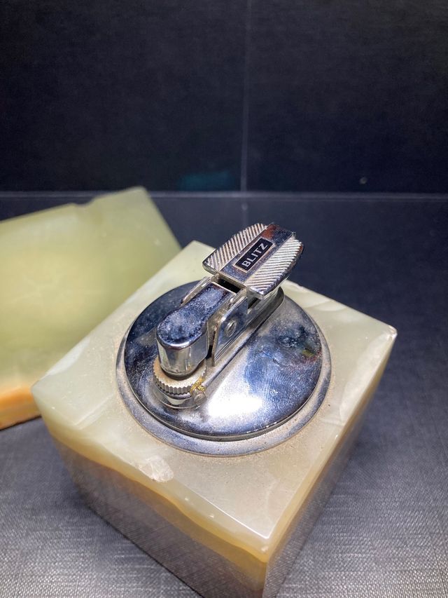 Accendino da tavolo Blitz con posacenere Vintage