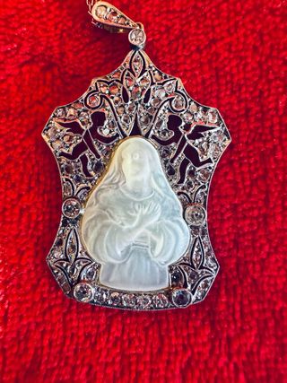 Medalla Virgen oro y diamantes