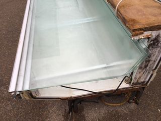 tres cristales vitrinas expositoras KOXKA