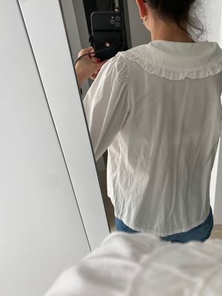 camisa blanca con cuello bebe