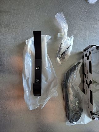 Cabide preto de parede percha