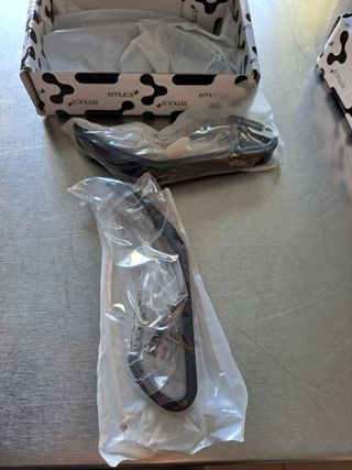 Cabide preto de parede percha