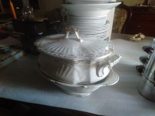 Conjunto de sopera y ensaladera antigua