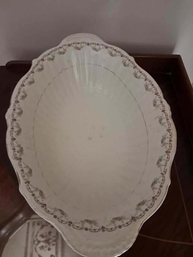 Conjunto de sopera y ensaladera antigua