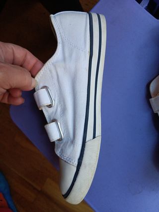 Zapatos (bambas) para niños o niñas. Talla 34.