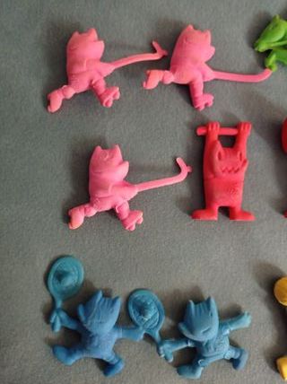 16 figuras muñeco de goma COBI MASCOTA OFICIAL