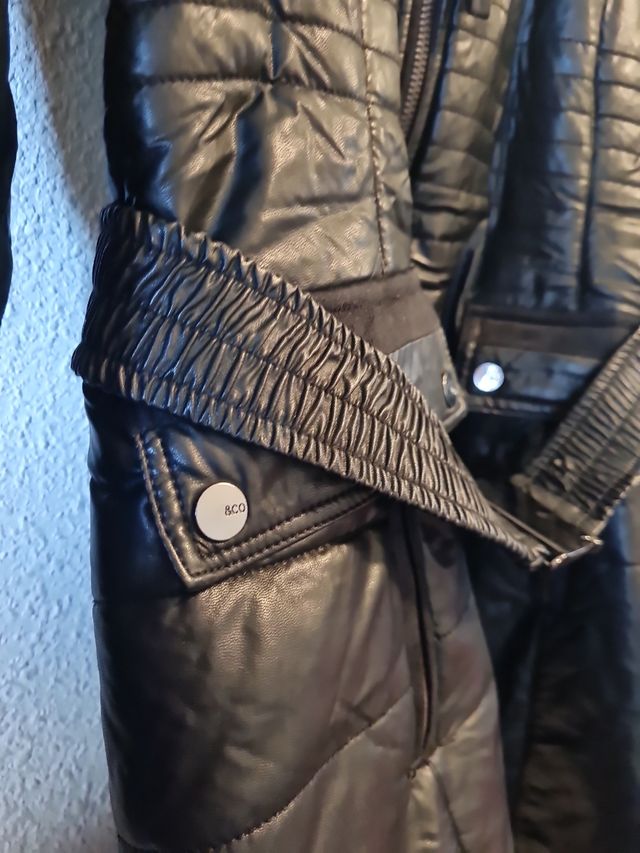 Abrigo negro con capucha  T /L