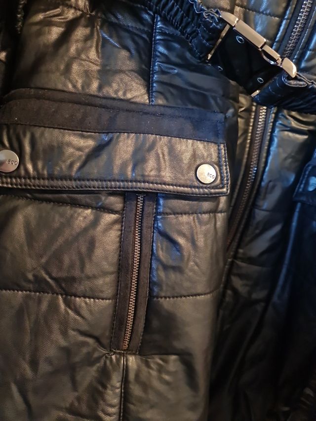 Abrigo negro con capucha  T /L