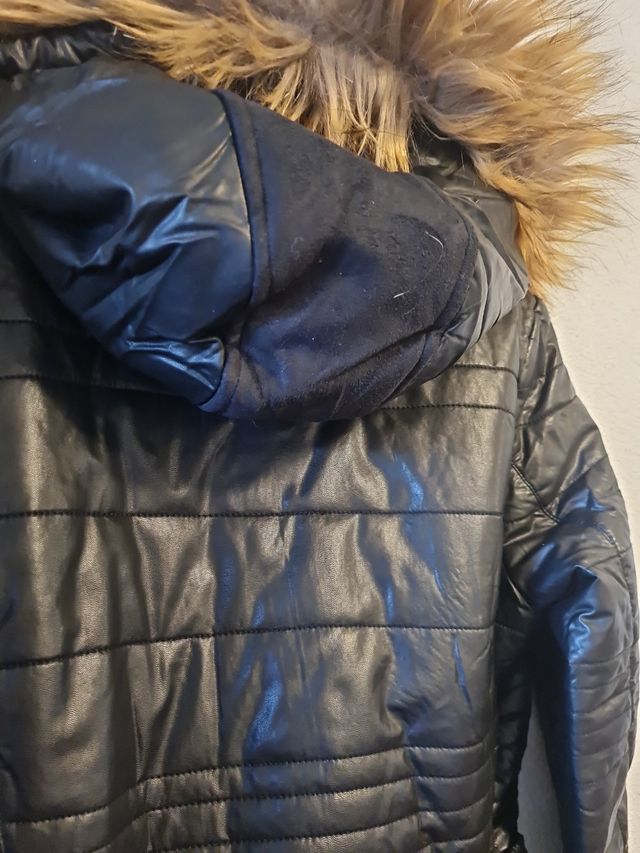 Abrigo negro con capucha  T /L