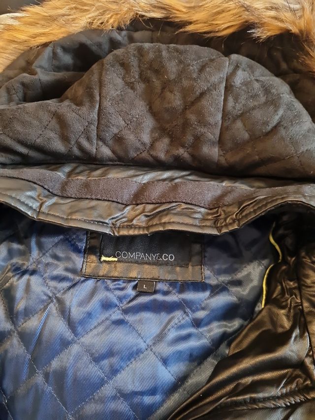 Abrigo negro con capucha  T /L