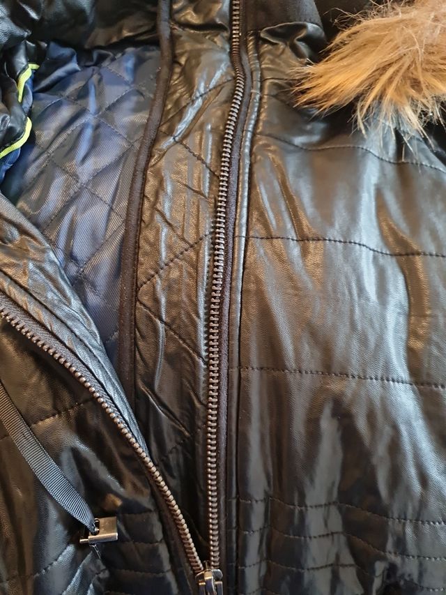 Abrigo negro con capucha  T /L