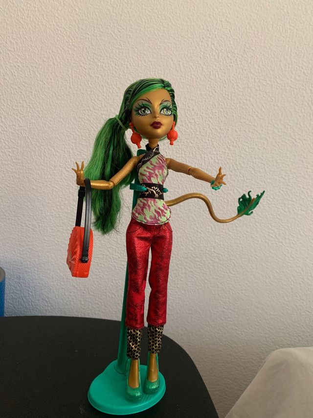 muñeca jinarife long Monster high
