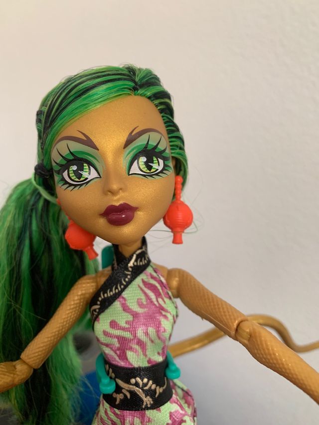 muñeca jinarife long Monster high