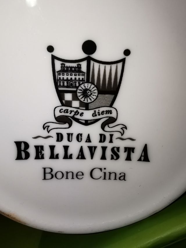 Due tazze in porcellana