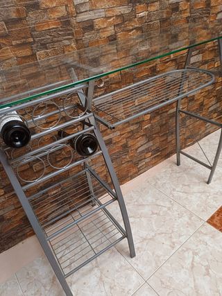 Mesa de picoteo con botellero