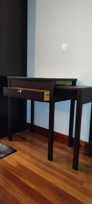 Mesa estudio IKEA negra.