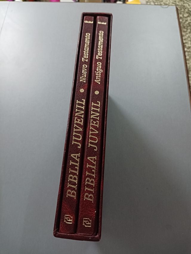 Biblia con 2 tomos
