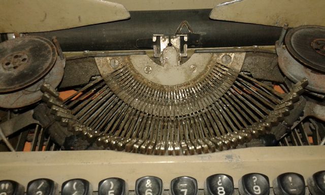 MAQUINA ESCRIBIR OLIVETTI