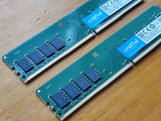 2 modulos RAM DDR4 2666MHZ. 4GB cada uno. UDIMM