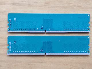 2 modulos RAM DDR4 2666MHZ. 4GB cada uno. UDIMM