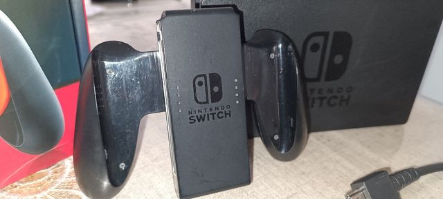 NINTENDO SWITCH CON BOLSA Y ESTUCHE