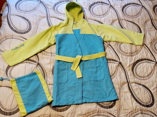 Lote 2 albornoces microfibra Decathlon T.6 T.8