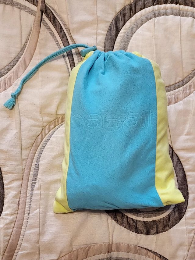 Lote 2 albornoces microfibra Decathlon T.6 T.8