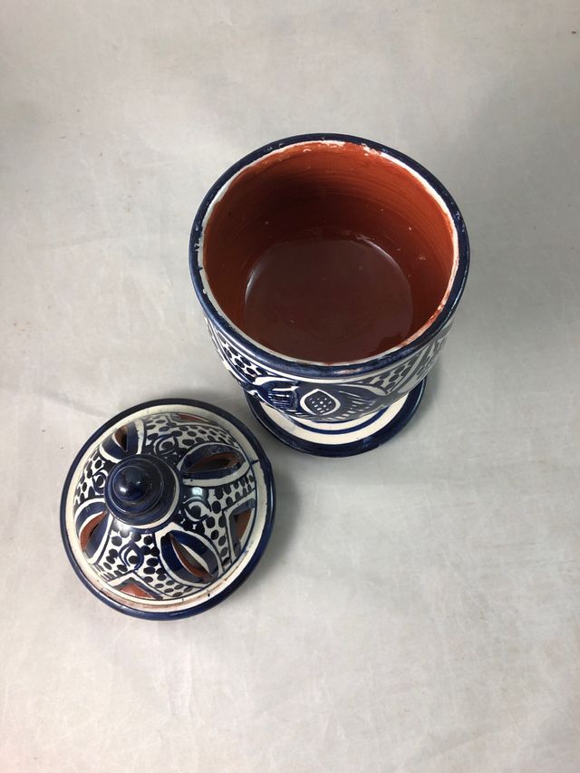 tarro cerámica hecho y decorado a mano