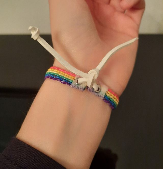 Pulsera arcoíris trenzada ajustable