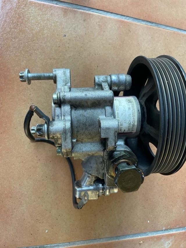 Bomba de dirección E55 AMG