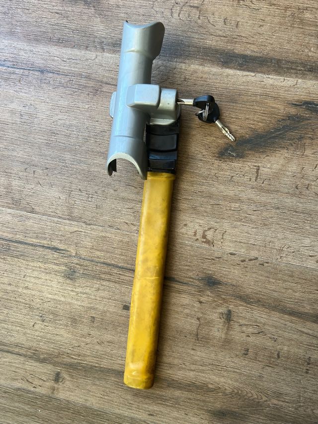 Pitón/ barra de seguridad para coche