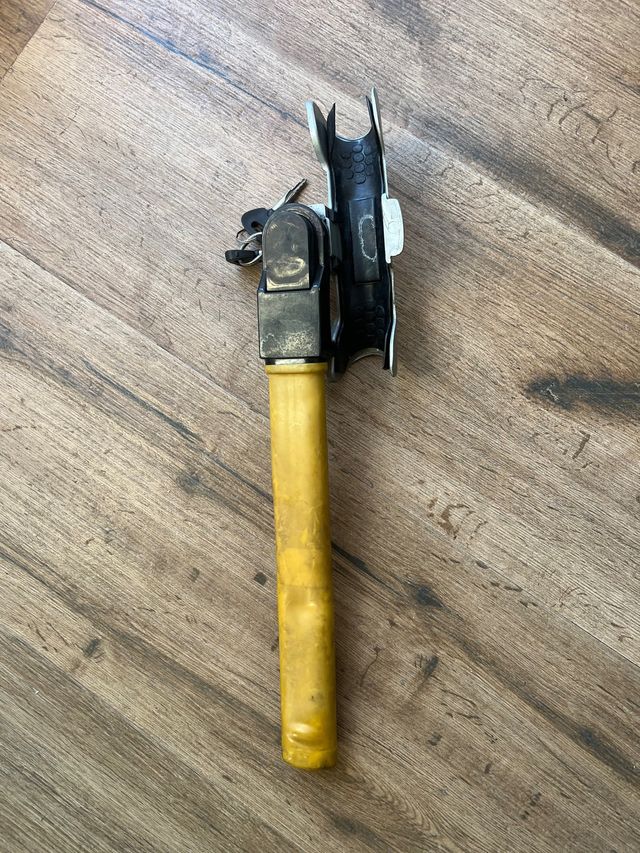 Pitón/ barra de seguridad para coche